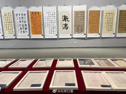 凌晨工厂门口挤满了大学生寒假工,谁说零零后这一代不能吃苦